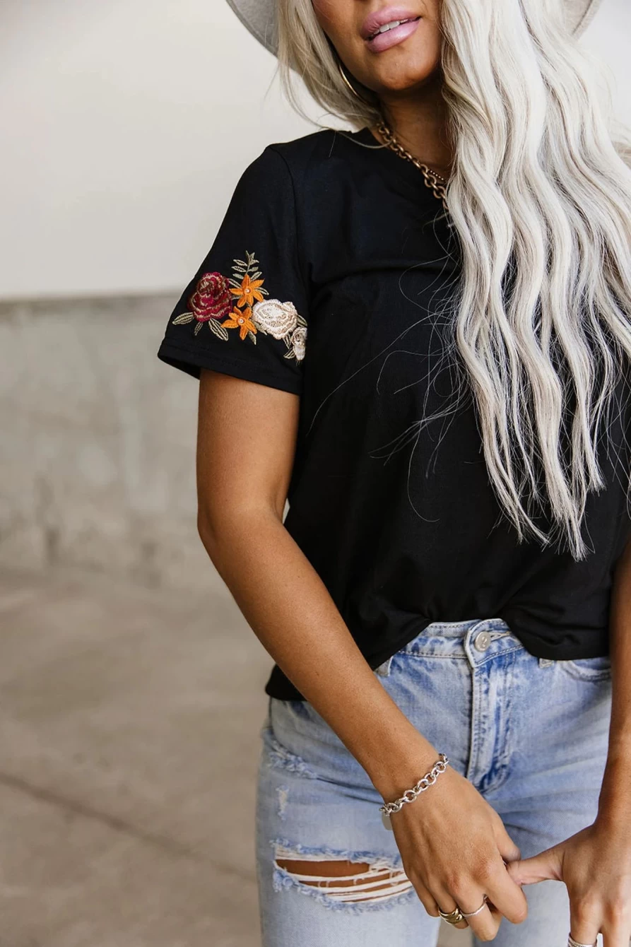 Shewin Women's Black Floral Embroidered Casual T-Shirt Round Neck Tee