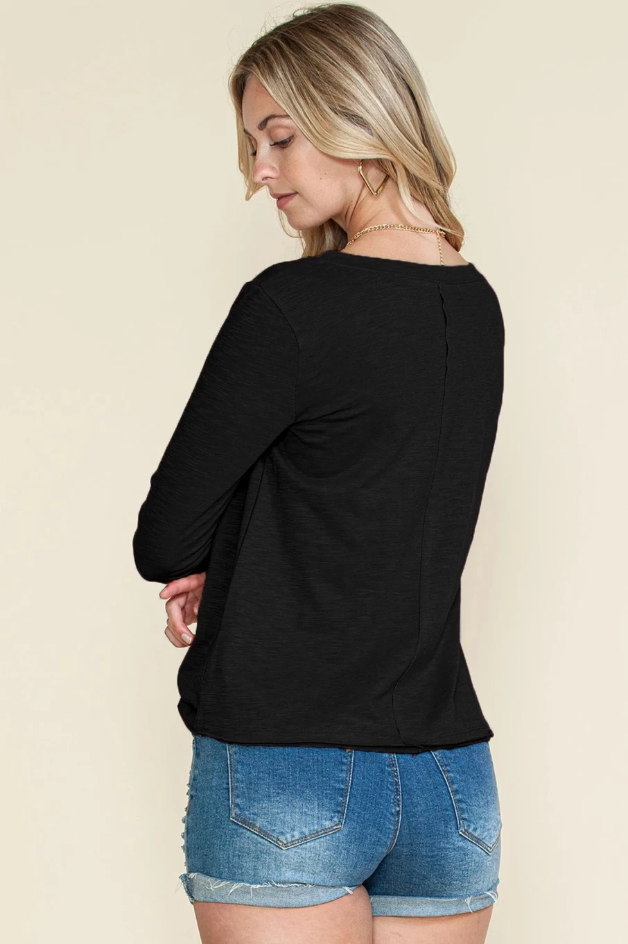 Shewin Women's Black V-Neck Long Sleeve Top with Center Seam